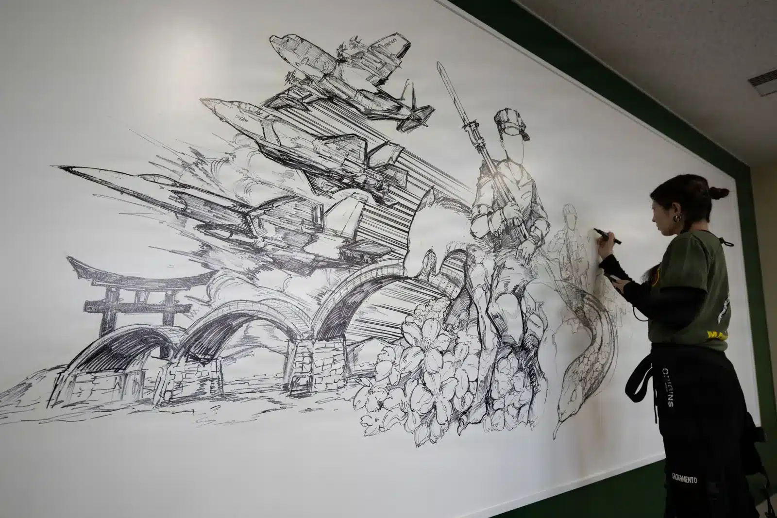 Artiste mangaka japonais travaillant sur un dessin